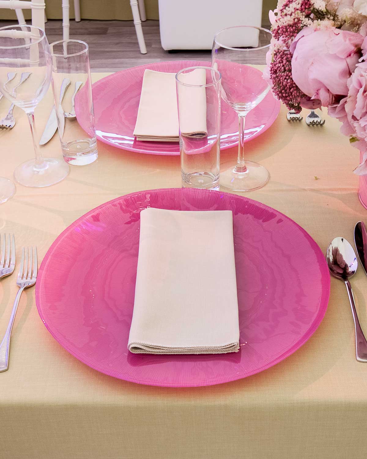 Fuchsia Pink Charger Plate Charger Plate Hire Glass Charger Plates
