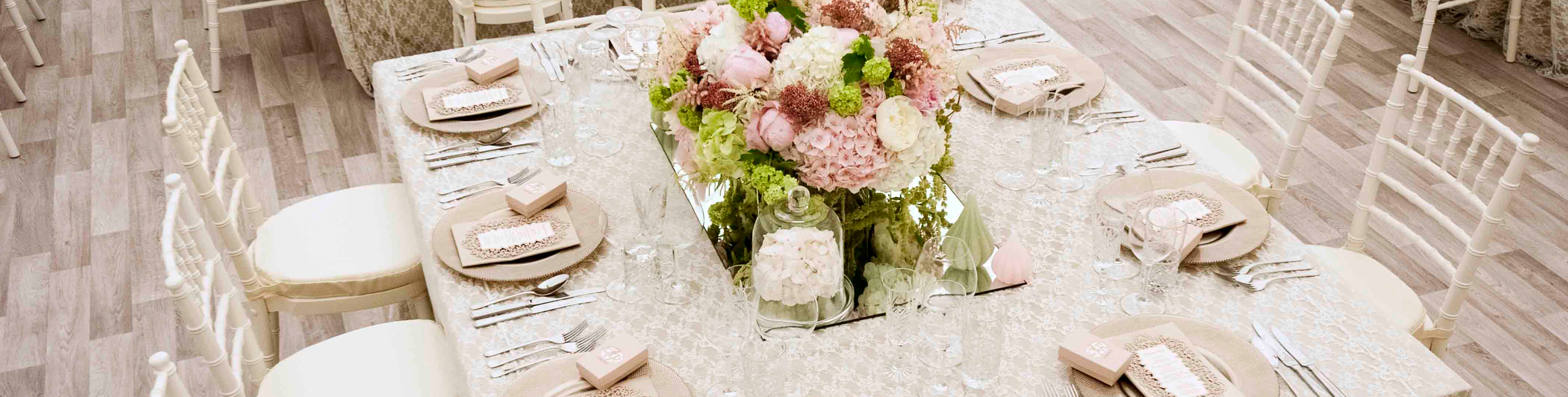 Bespoke tablecloths & styling for a marquee wedding at client's home