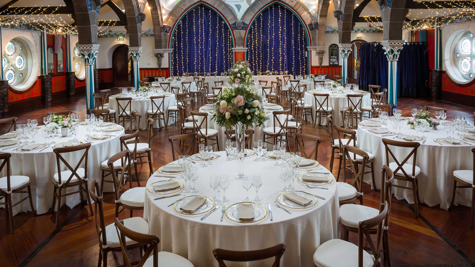 Cream Essential tablecloths and Caramello Gelato napkins with Gold Trim chargers