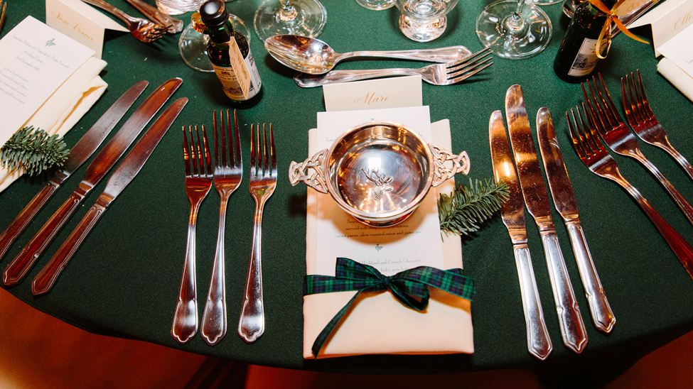 Green Essential tablecloth with Cream Essential napkin