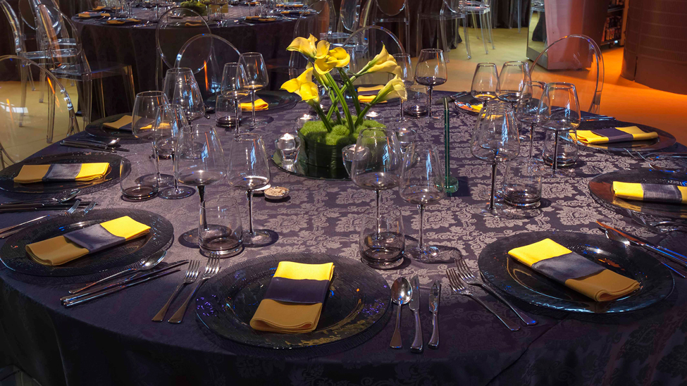 Slate Grey Damask tablecloth and Yellow Essential napkins with Smoke Grey chargers