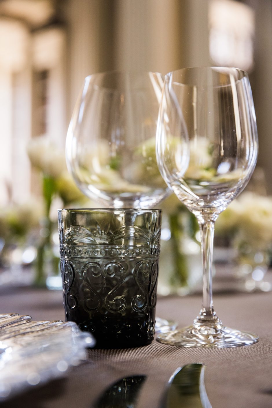 Smoke water glass with graphite Gelato linen, silver Petal charger plate & Riedel glasses